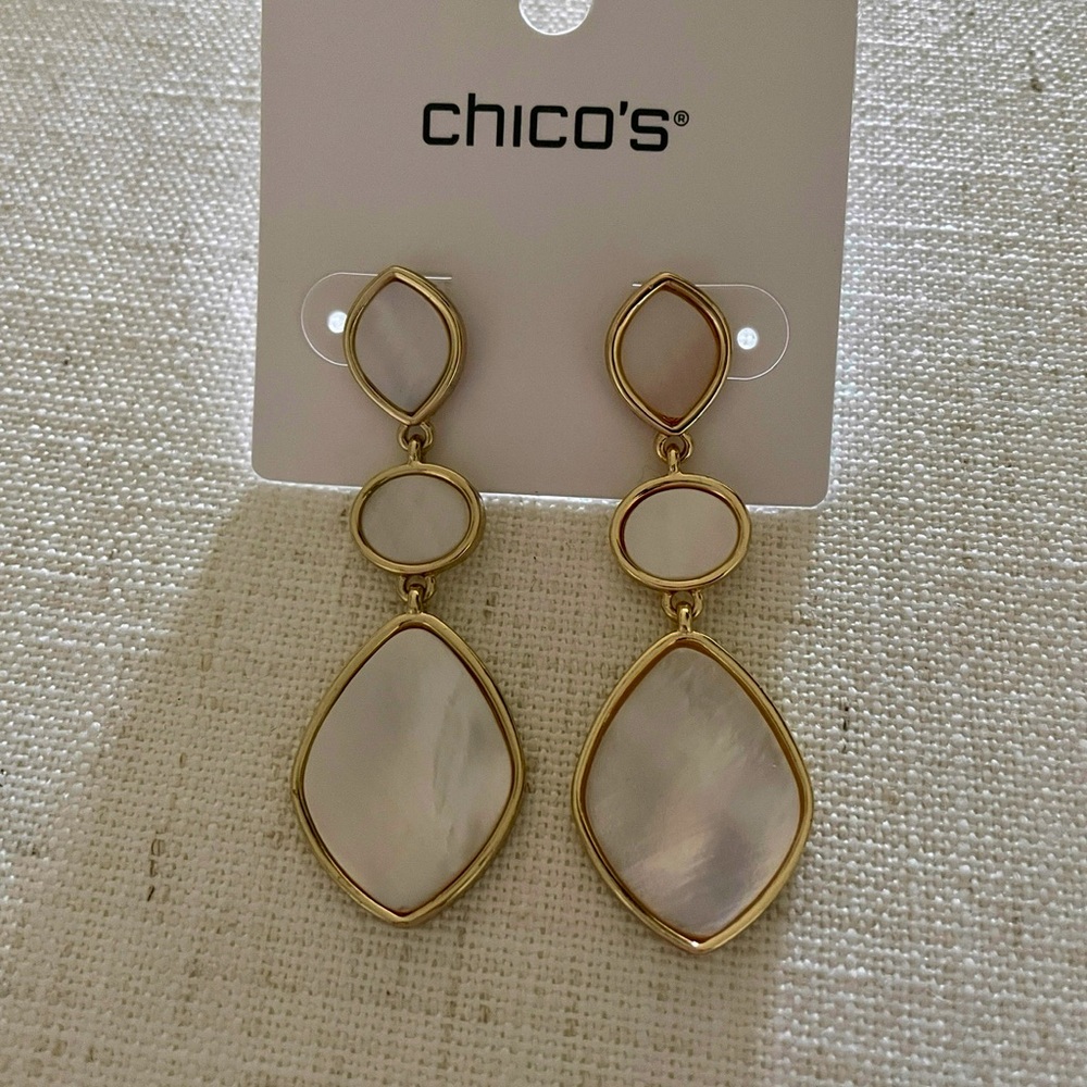 ➡️ Chico's - Gold and White Earrings